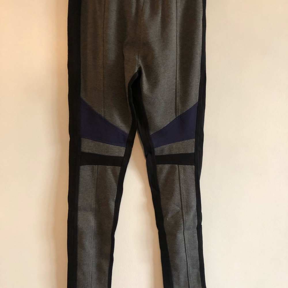 BCBG Max Azria - Picture 2 of 8